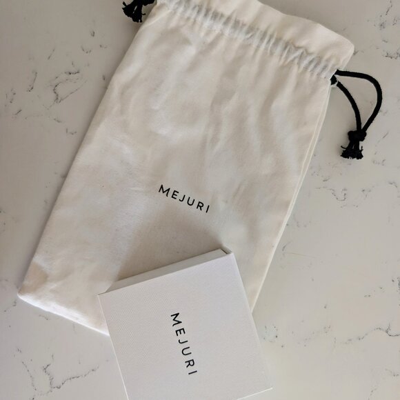 14k Yellow Gold Mejuri Bar Studs $148 w/Pouch, Box, Bag, Papers Earrings - Picture 5 of 6